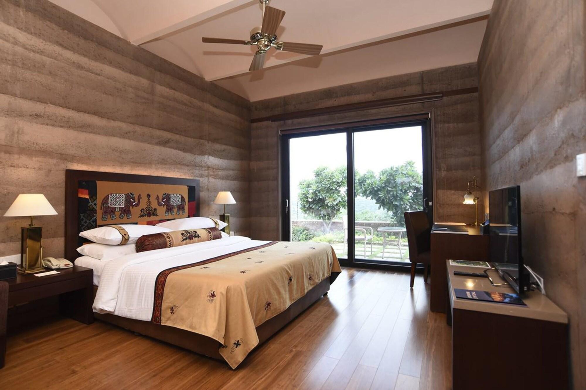 The Lalit Mangar Hotel Dhauj Luaran gambar