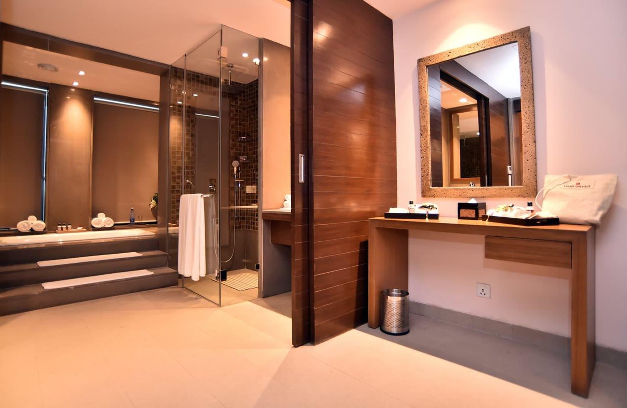 The Lalit Mangar Hotel Dhauj Luaran gambar