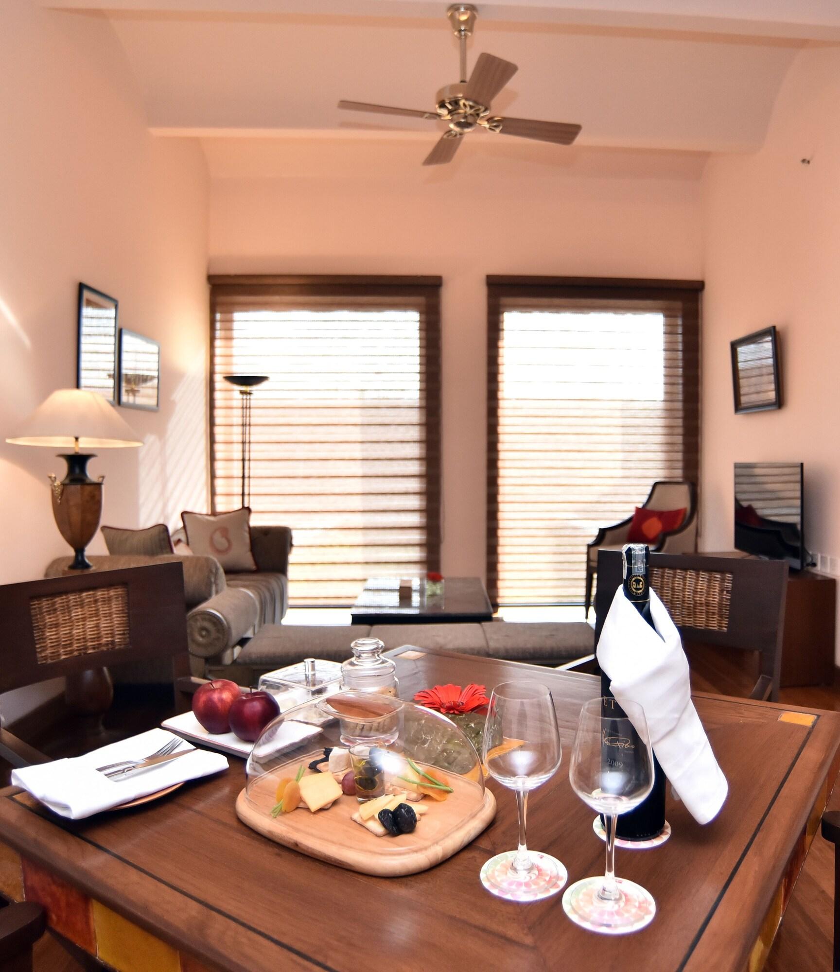 The Lalit Mangar Hotel Dhauj Luaran gambar