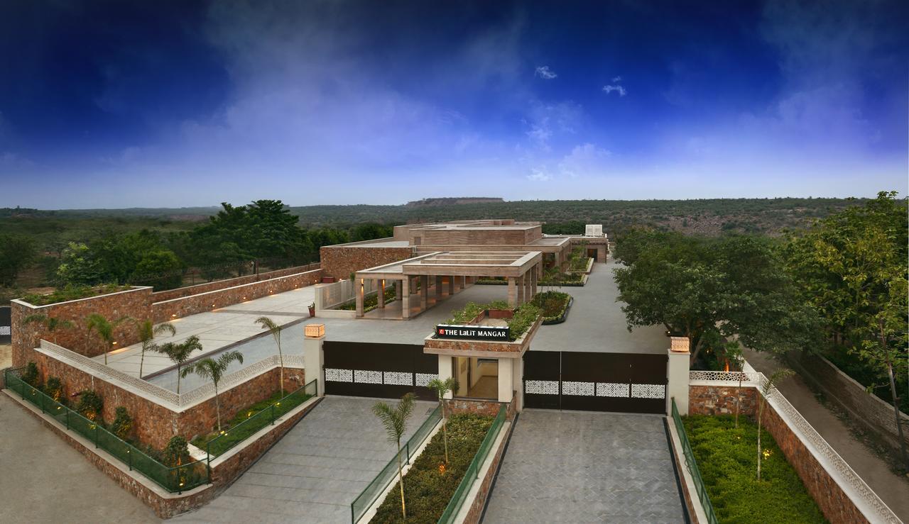 The Lalit Mangar Hotel Dhauj Luaran gambar