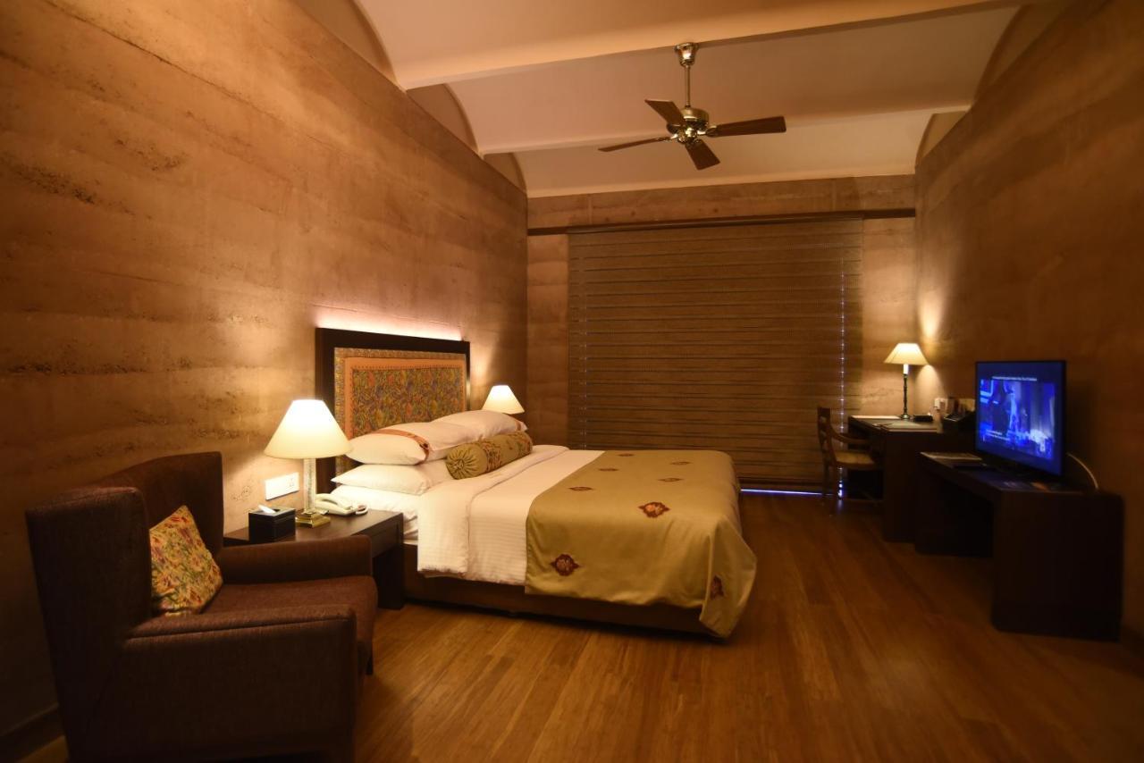 The Lalit Mangar Hotel Dhauj Luaran gambar