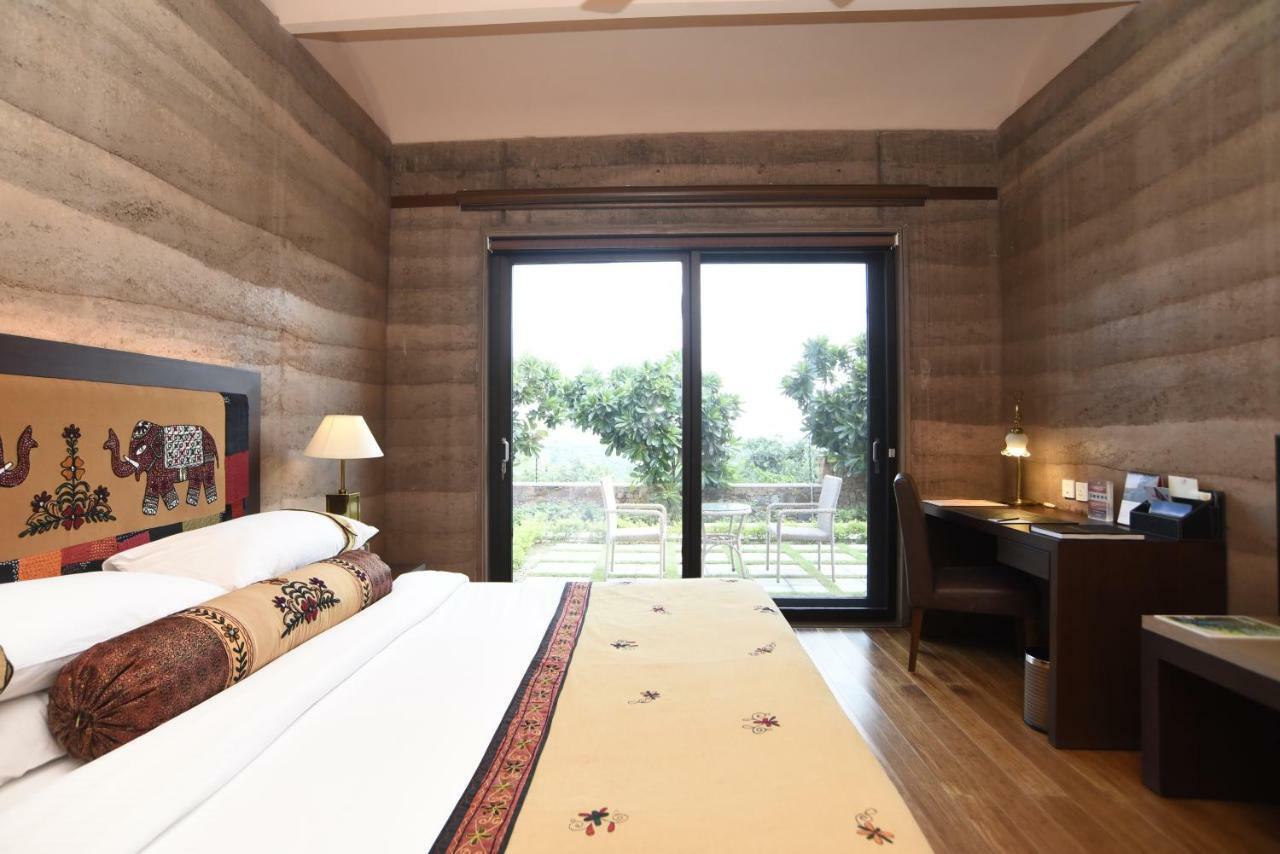 The Lalit Mangar Hotel Dhauj Luaran gambar